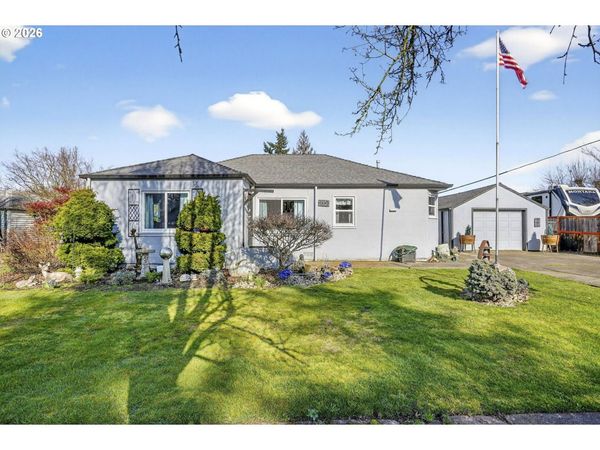 215 MAY ST, Mt. Angel, OR 97362