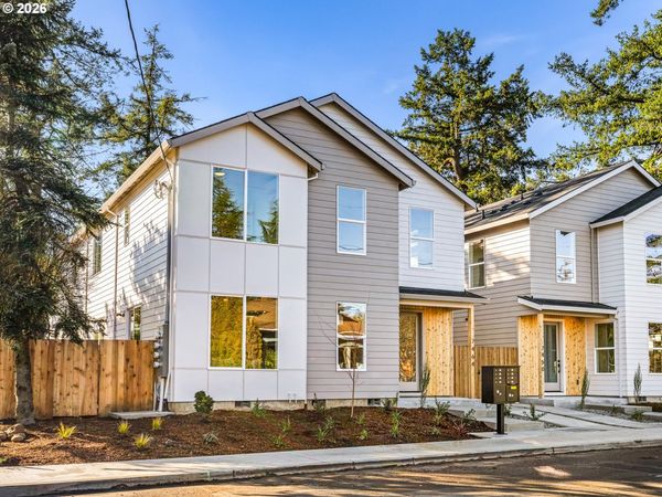 7464 SE Tolman ST, Portland, OR 97206