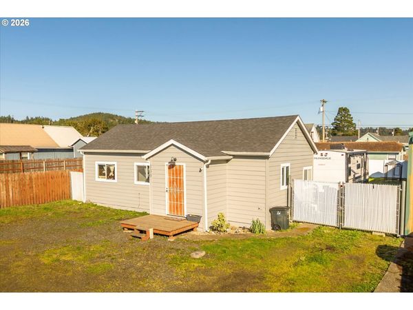 130 S 7TH ST, Lakeside, OR 97449