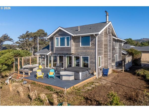 380 PEARL ST, Gleneden Beach, OR 97388