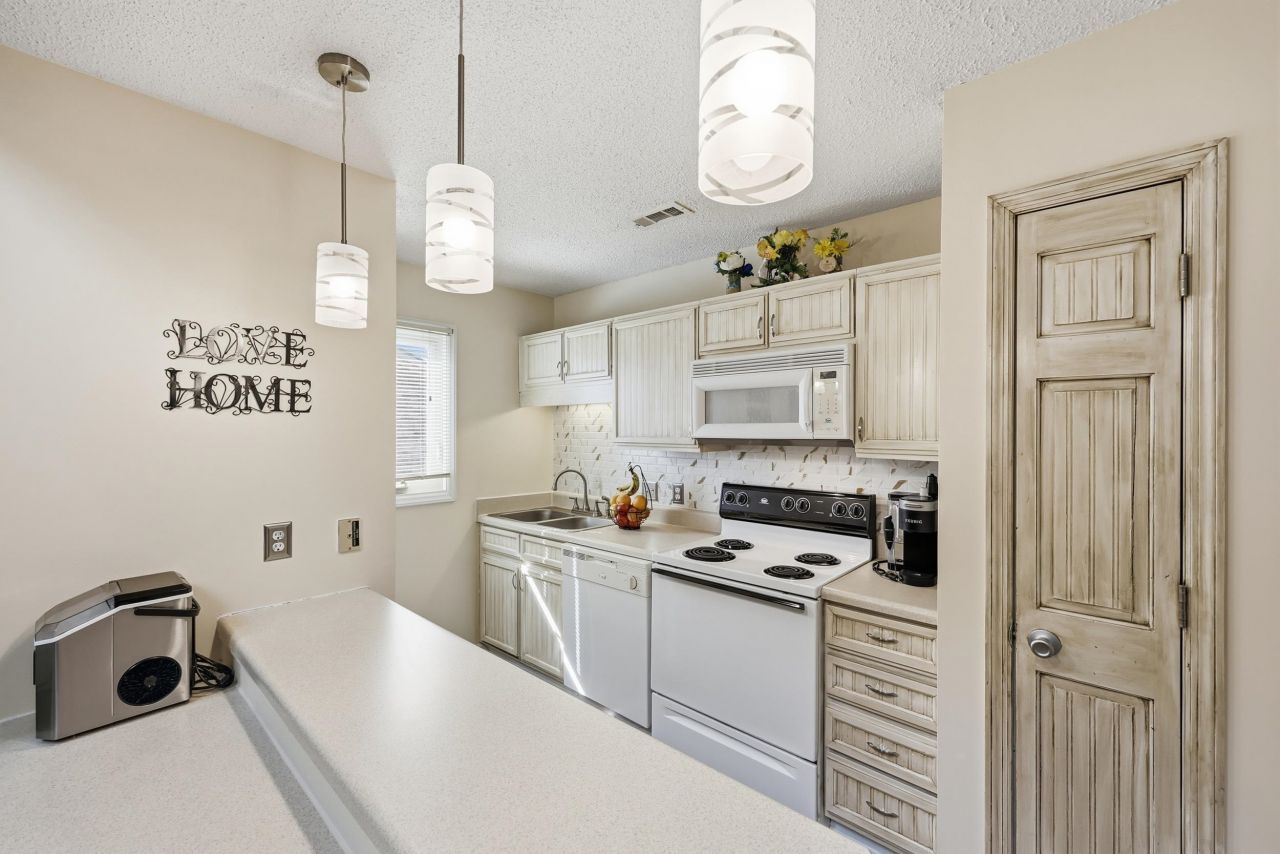 209 Double Eagle Dr. Photo 12