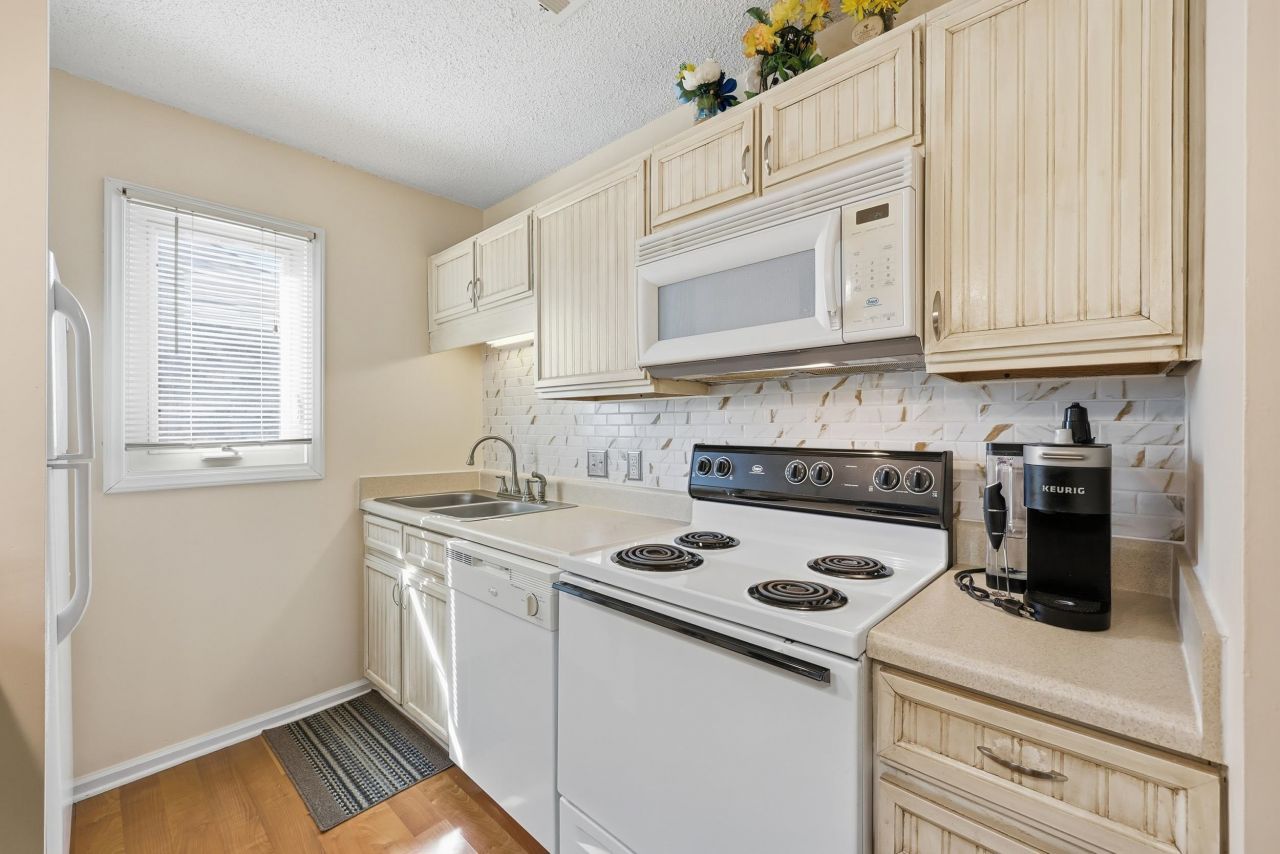 209 Double Eagle Dr. Photo 14