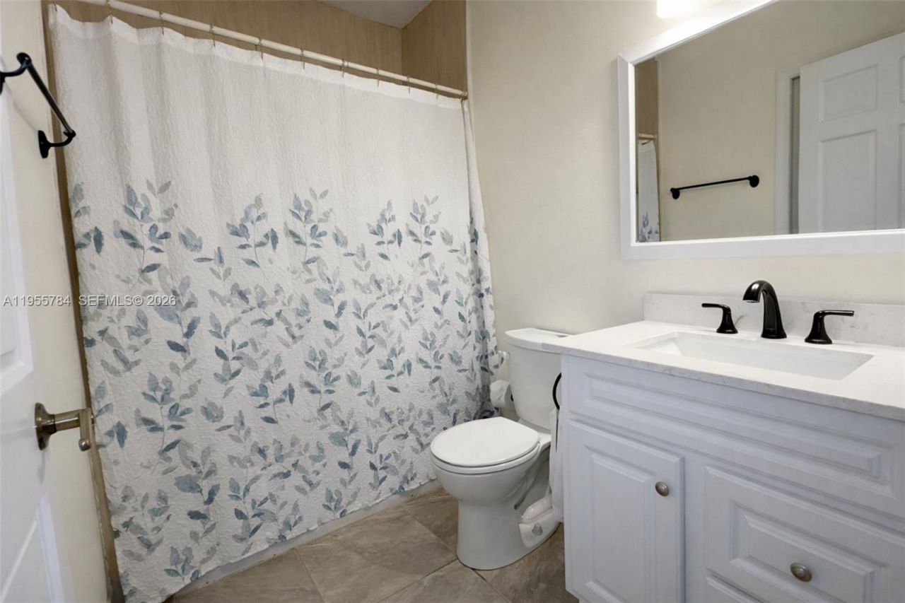 19695 SW 206th St, Miami, FL 33187 Photo