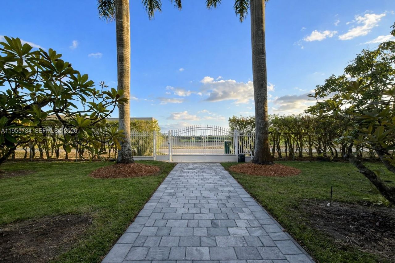 19695 SW 206th St, Miami, FL 33187 Photo