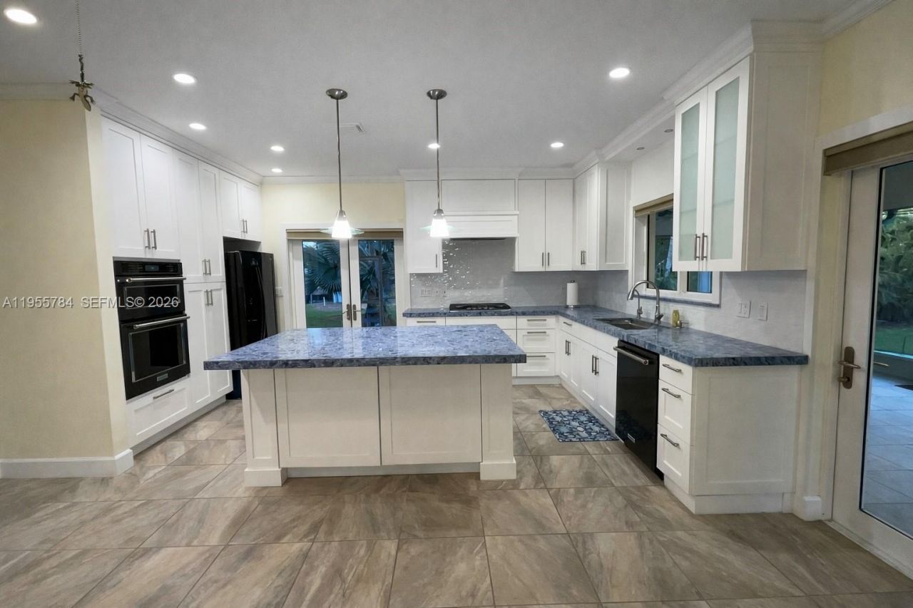 19695 SW 206th St, Miami, FL 33187 Photo