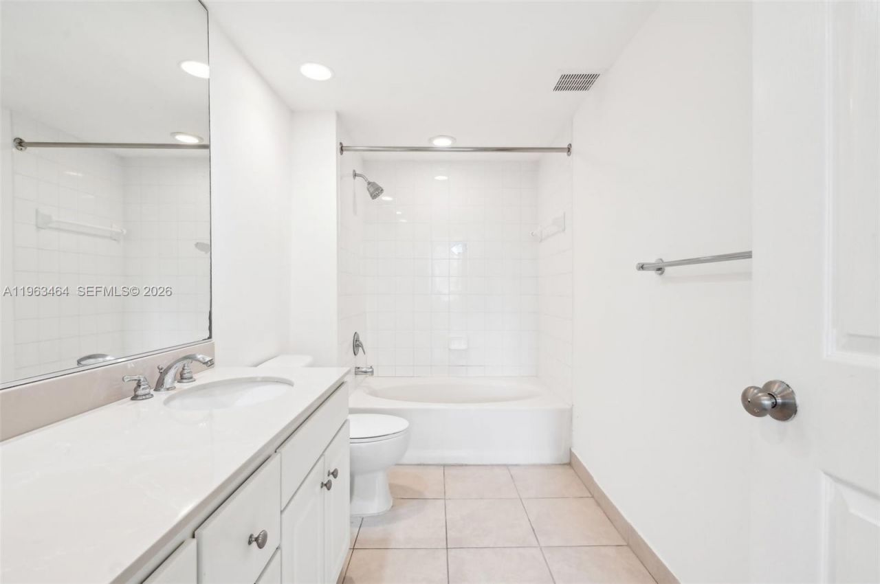 2000 N Bayshore Dr , Unit 304, Miami, FL 33137 Photo