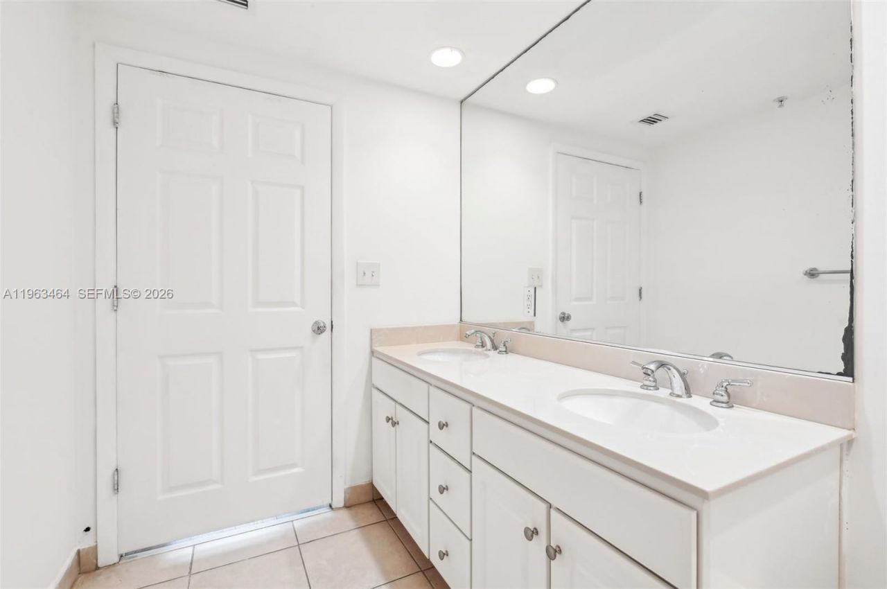 2000 N Bayshore Dr , Unit 304, Miami, FL 33137 Photo