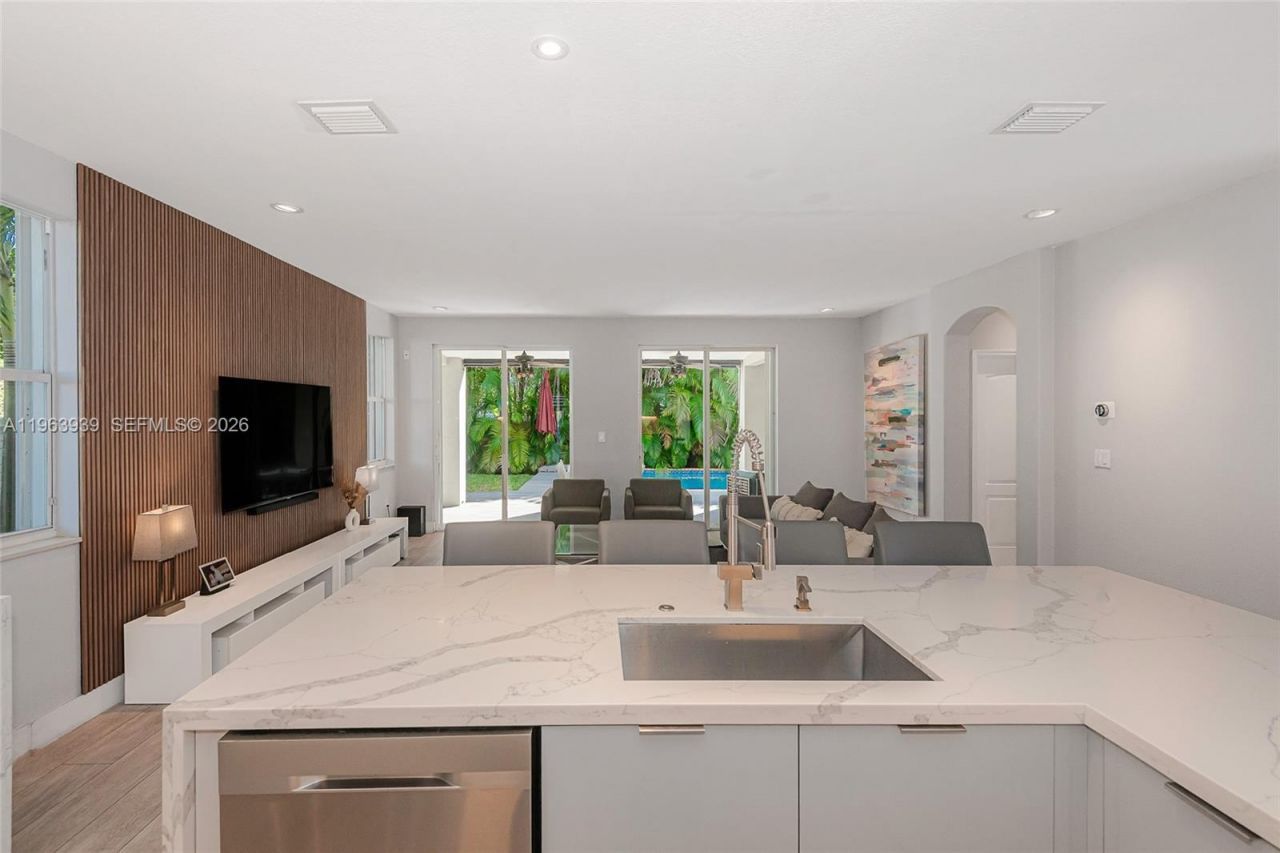 14900 SW 10th St, Miami, FL 33194 Photo