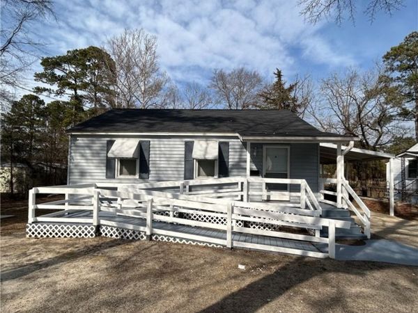 503 E Sixth Avenue, Raeford, NC 28376