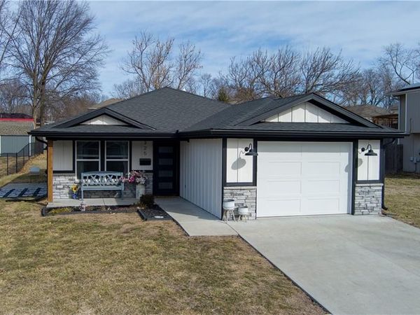 325 E Dryden Street, Odessa, MO 64076