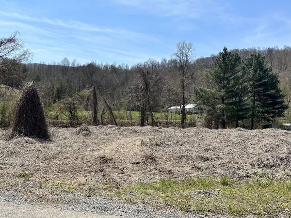 Mexico Lane, Wallins, KY 40873