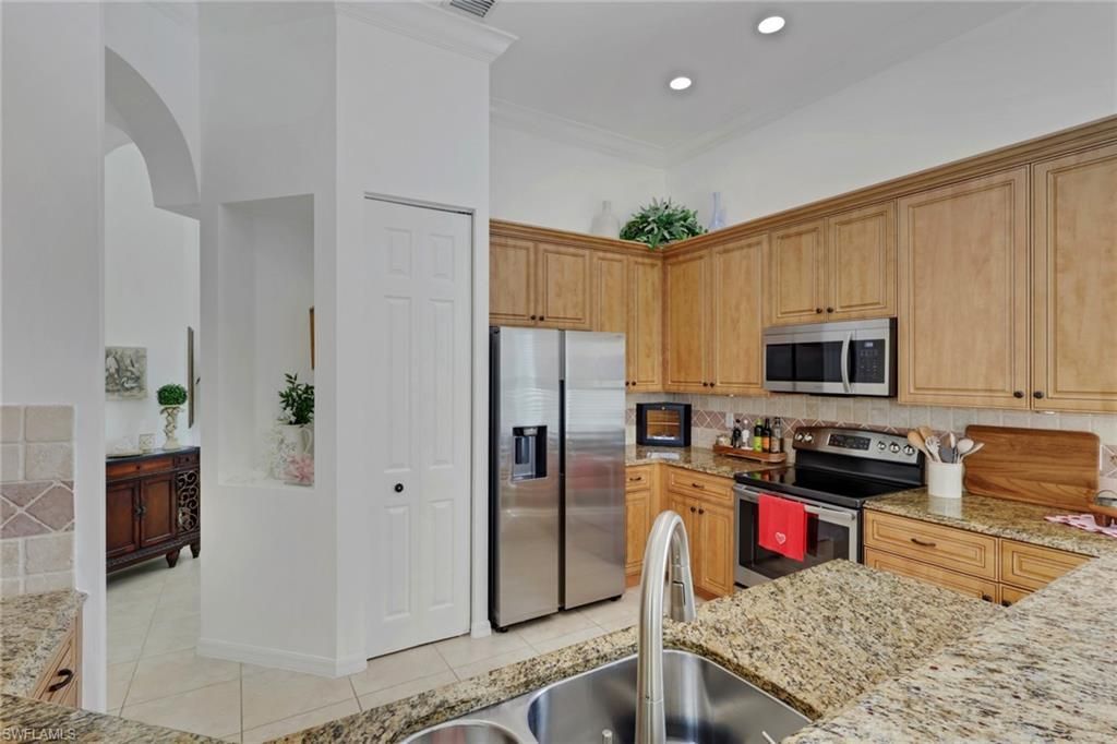 20515 Foxworth Cir, Estero, FL 33928 Photo