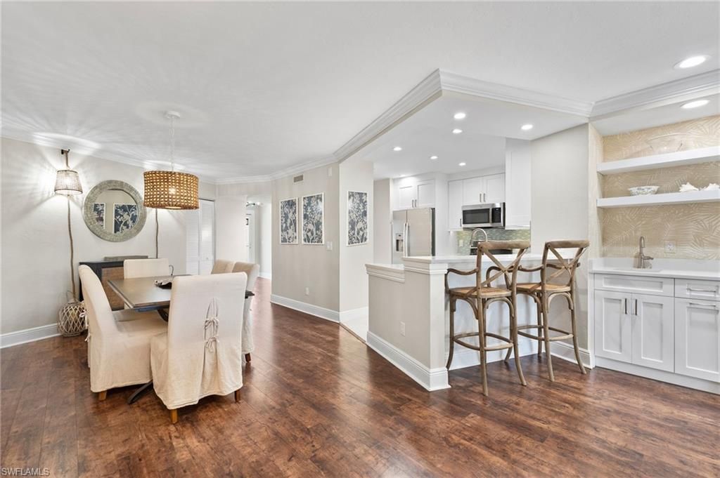 1063 8th St S, Unit 202, Naples, FL 34102 Photo