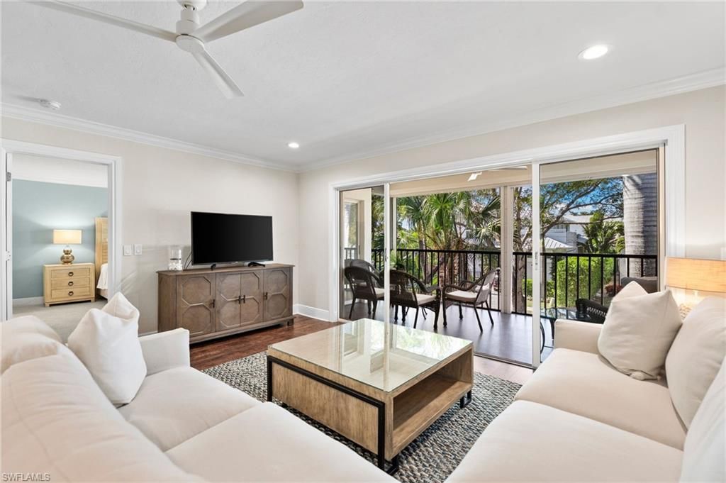 1063 8th St S, Unit 202, Naples, FL 34102 Photo