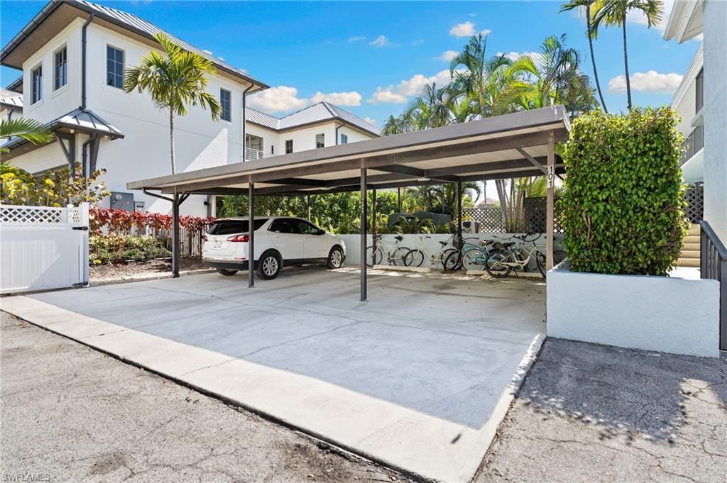 1063 8th St S, Unit 202, Naples, FL 34102 Photo