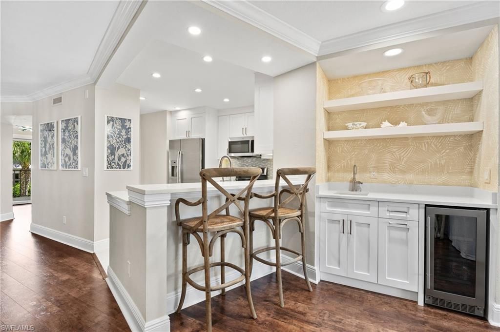 1063 8th St S, Unit 202, Naples, FL 34102 Photo