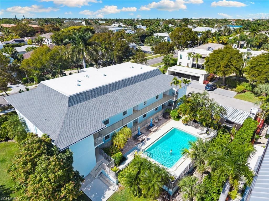 1063 8th St S, Unit 202, Naples, FL 34102 Photo