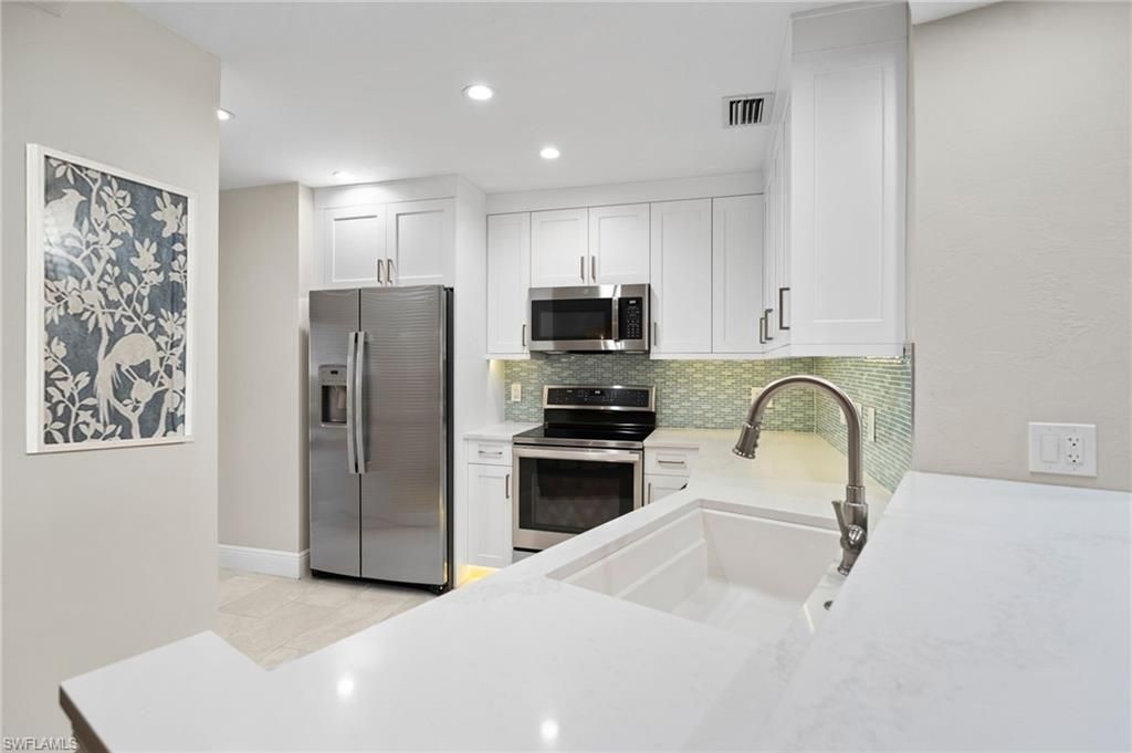 1063 8th St S, Unit 202, Naples, FL 34102 Photo