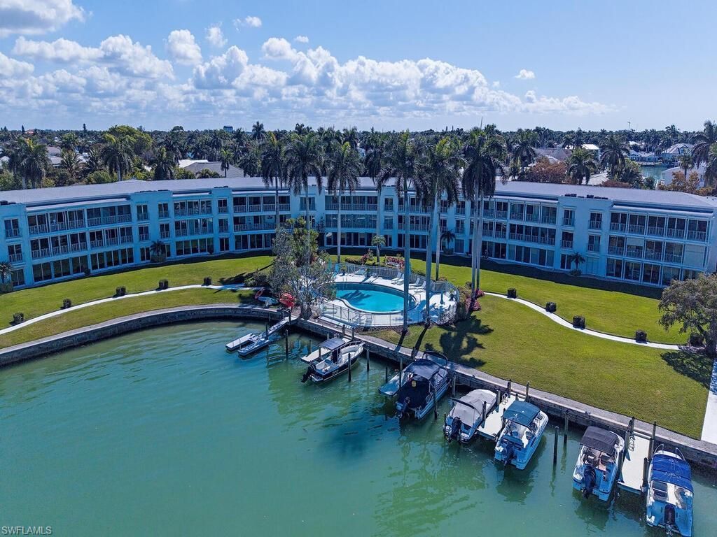 383 Harbour Dr, Unit 308, Naples, FL 34103 Photo