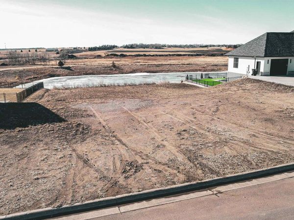 301 S Waterside Cir, Sioux Falls, SD 57107