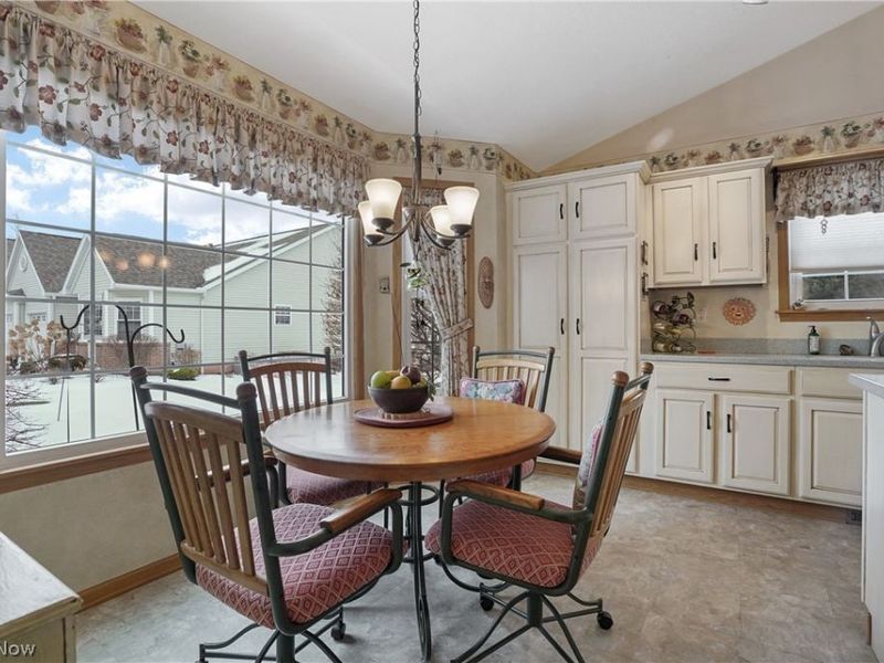 2837 Stratford Circle, Akron, OH 44312 Photo 6