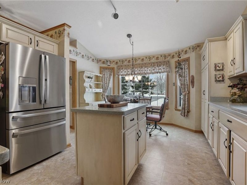 2837 Stratford Circle, Akron, OH 44312 Photo 8