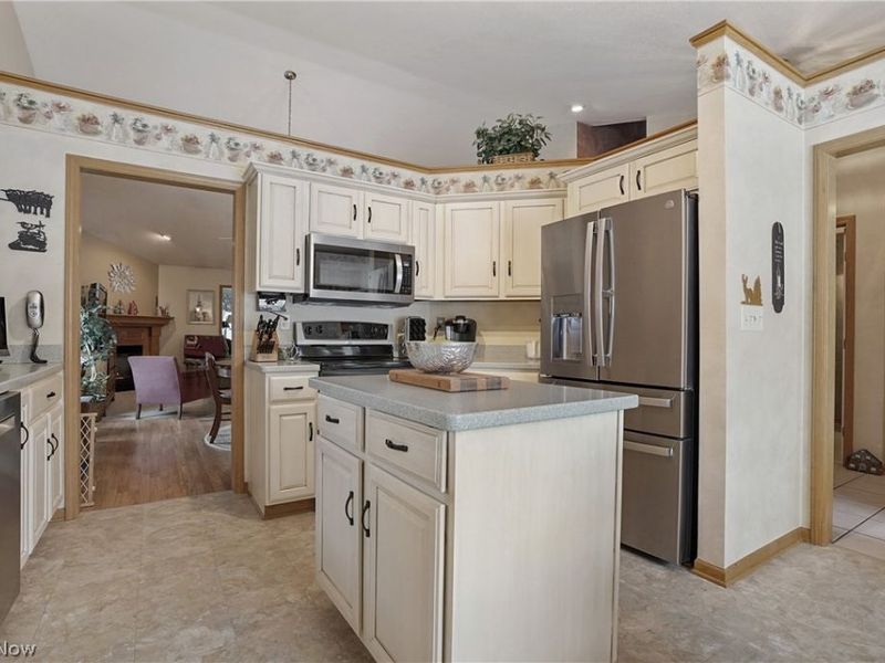 2837 Stratford Circle, Akron, OH 44312 Photo 9