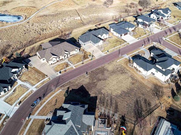 509 E Shadow Creek Ln, Sioux Falls, SD 57108