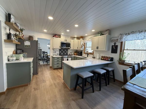 280 Deerfield Circle, Kingwood, WV 26537