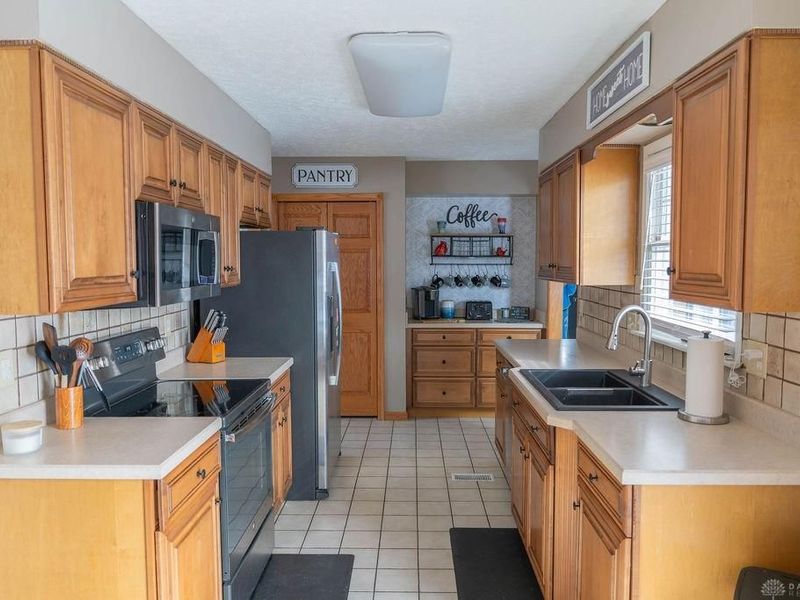 2824 Balsam Drive, Springfield, OH 45503 Photo 7