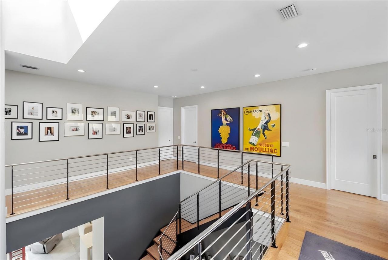 1732 Shoreland Drive, Sarasota, FL 34239 Photo