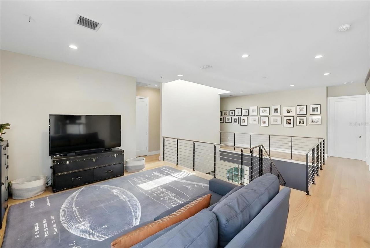 1732 Shoreland Drive, Sarasota, FL 34239 Photo