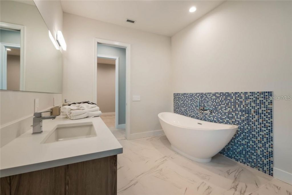 1732 Shoreland Drive, Sarasota, FL 34239 Photo