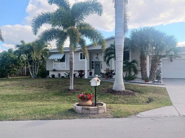 621 STURGEON PLACE, PUNTA GORDA, FL 33950