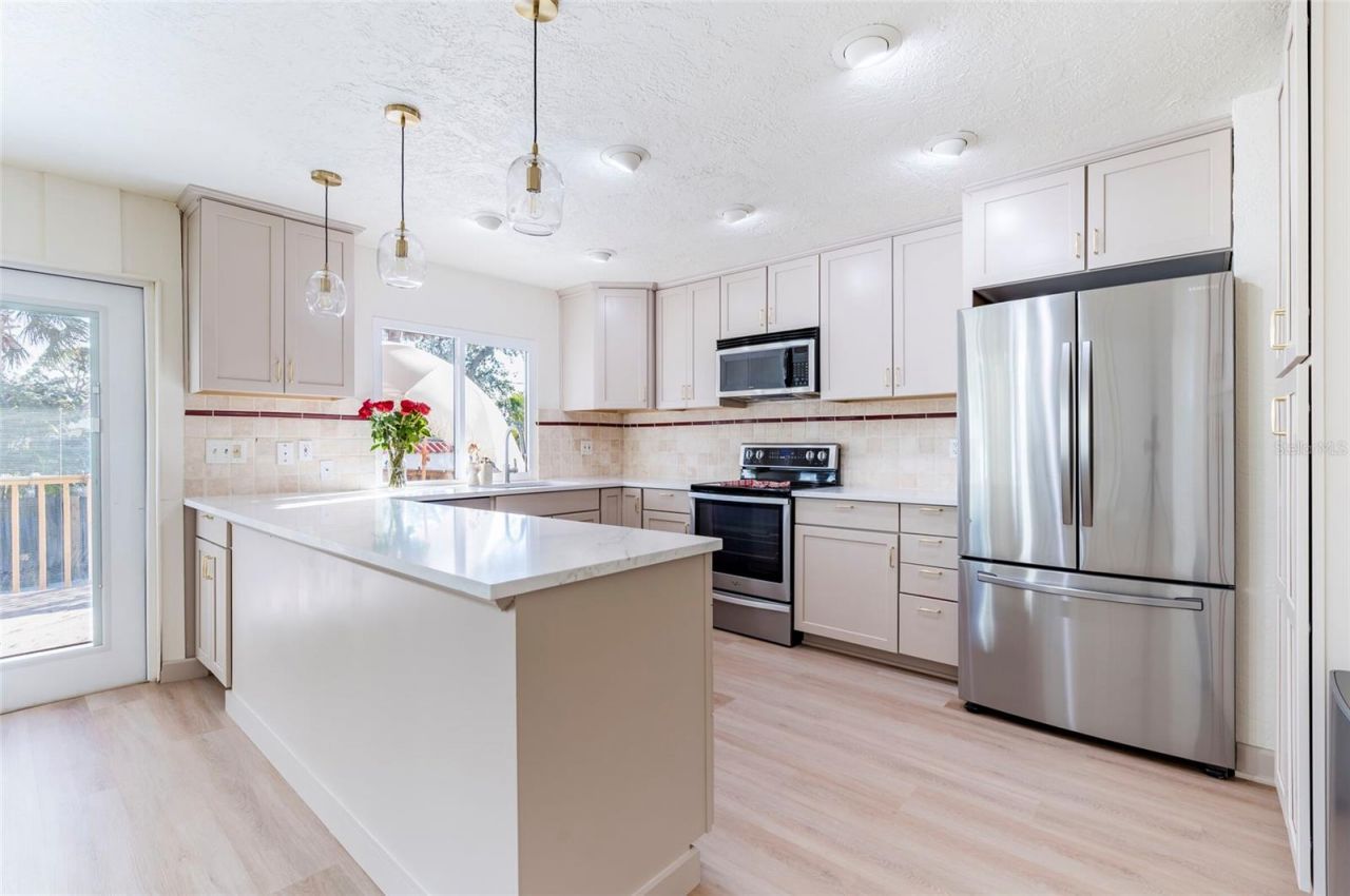 1870 Nebraska Avenue Ne, Saint Petersburg, FL 33703 Photo