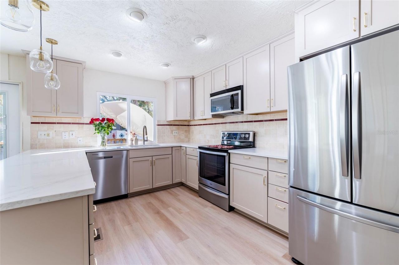 1870 Nebraska Avenue Ne, Saint Petersburg, FL 33703 Photo