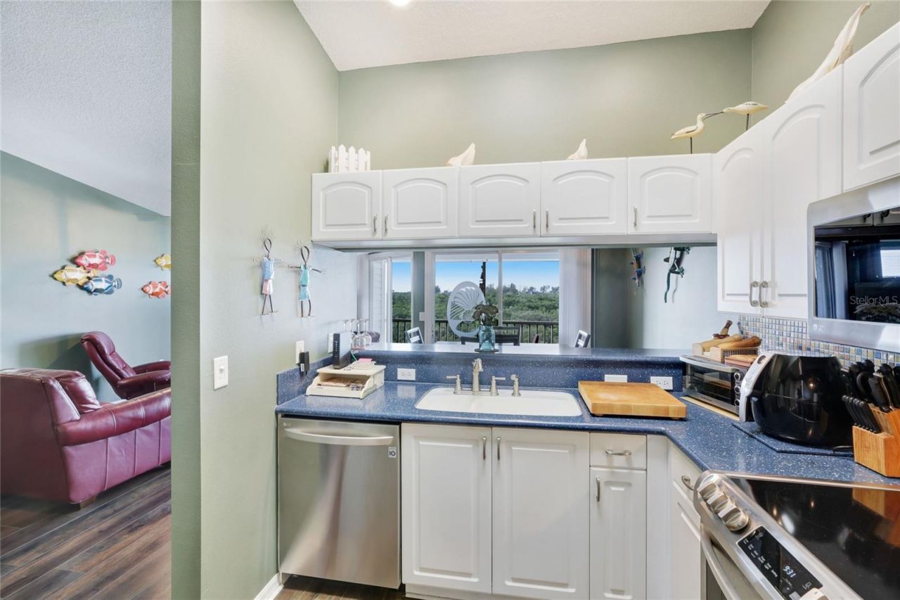 3607 E Bay Drive, Unit 211, Holmes Beach, FL 34217 Photo