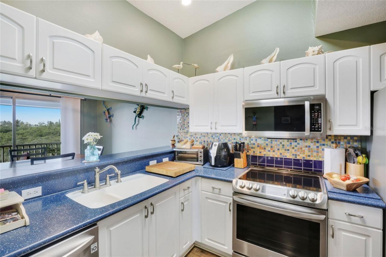 3607 E Bay Drive, Unit 211, Holmes Beach, FL 34217 Photo