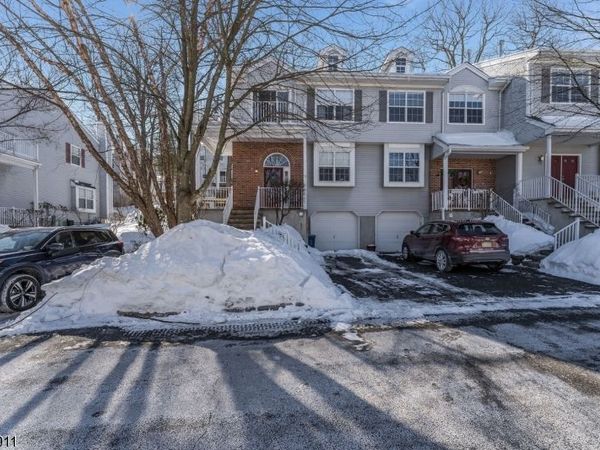 13 Spruce Ter, Mount Arlington, NJ 07856