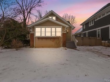 124 E Windemere Avenue, Royal Oak Twp, MI 48073