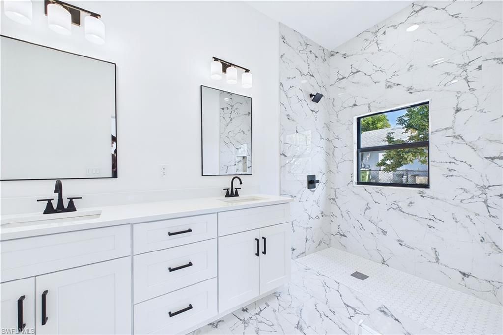 542/544 SE 6th Ter, Cape Coral, FL 33990 Photo