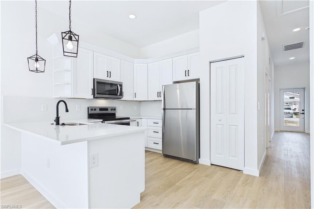 542/544 SE 6th Ter, Cape Coral, FL 33990 Photo