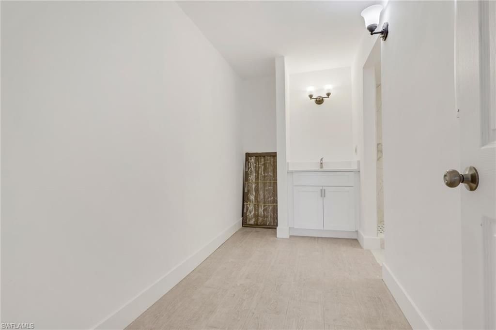 2366 E. Mall Dr, Unit Apt. 101, Fort Myers, FL 33901 Photo