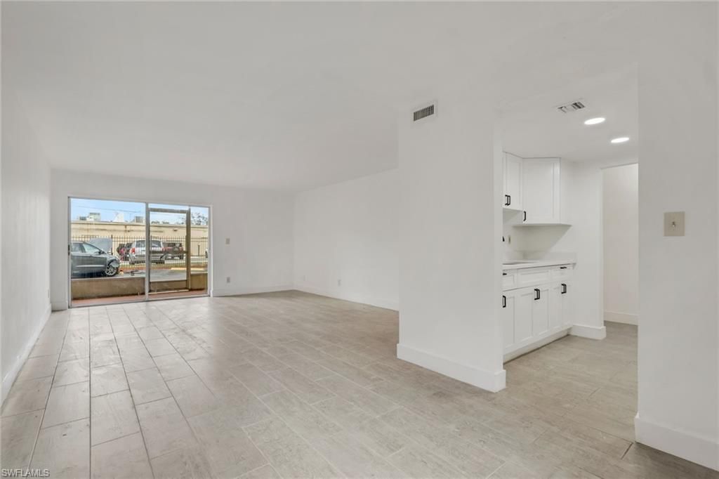 2366 E. Mall Dr, Unit Apt. 101, Fort Myers, FL 33901 Photo