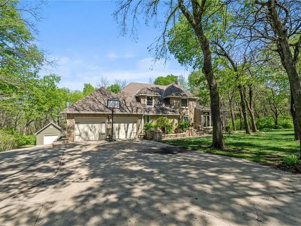 26208 S Southwood Road, Harrisonville, MO 64701