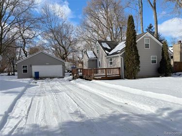 4675 Lakeborn Drive, White Lake Twp, MI 48383