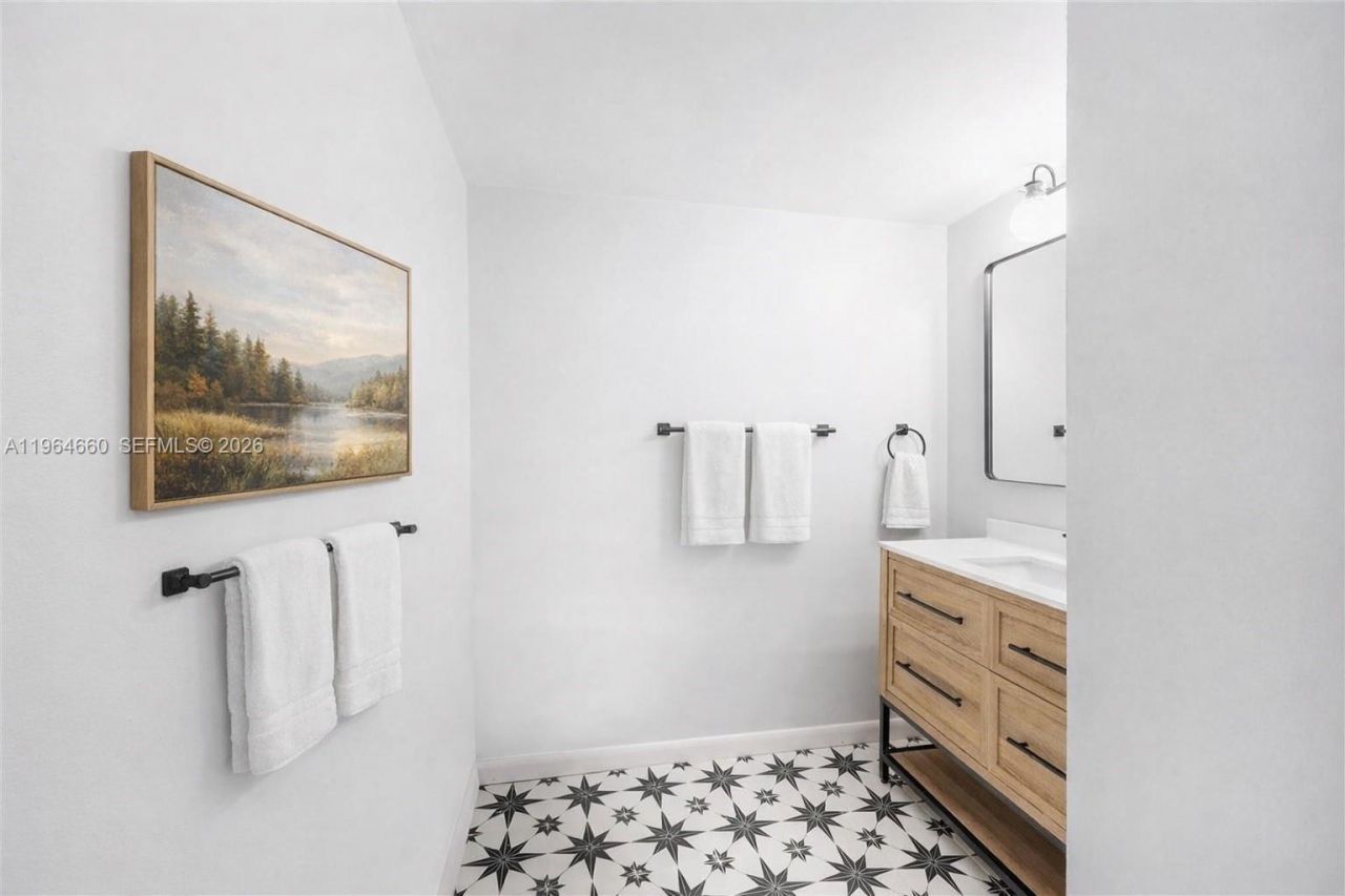 600 Three Islands Blvd, Unit 1214, Hallandale Beach, FL 33009 Photo