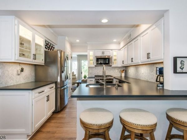 80 N Edgewood Rd, Bedminster, NJ 07921