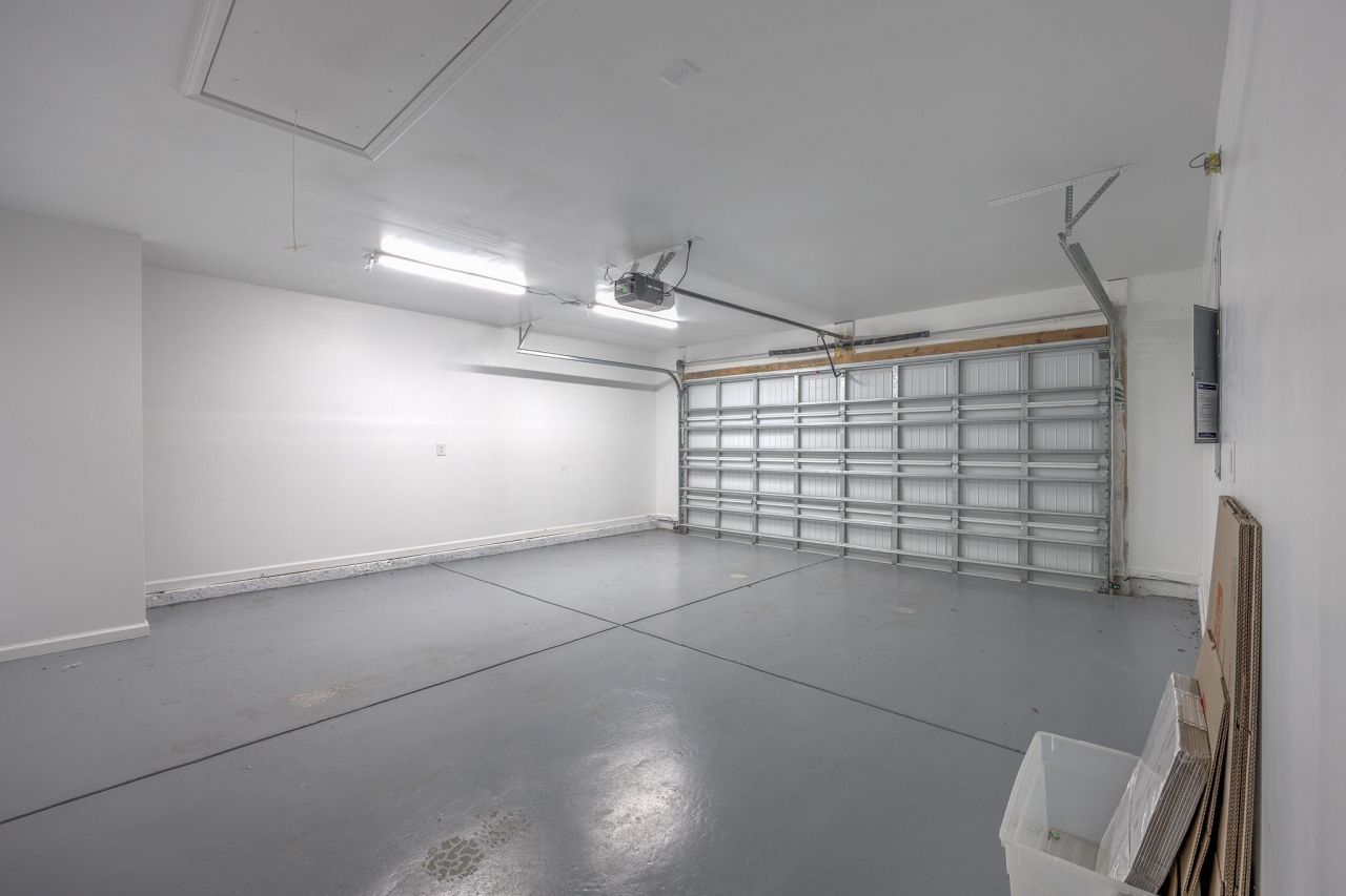 884 Freestyle Ct. Photo 28