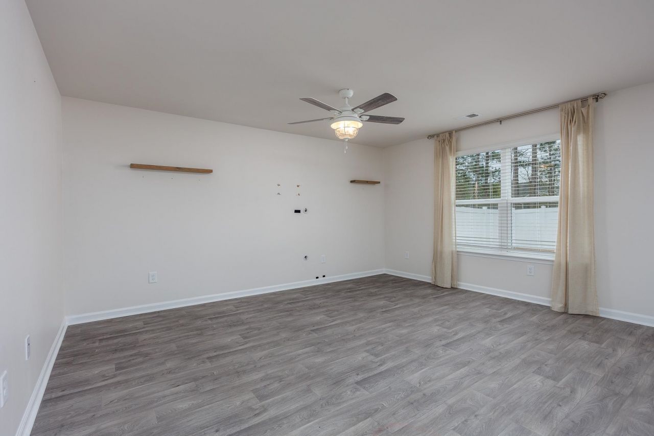 884 Freestyle Ct. Photo 8